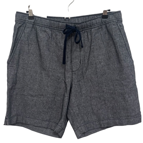 Banana Republic Men’s 7” Deck Shorts - Picture 2 of 12